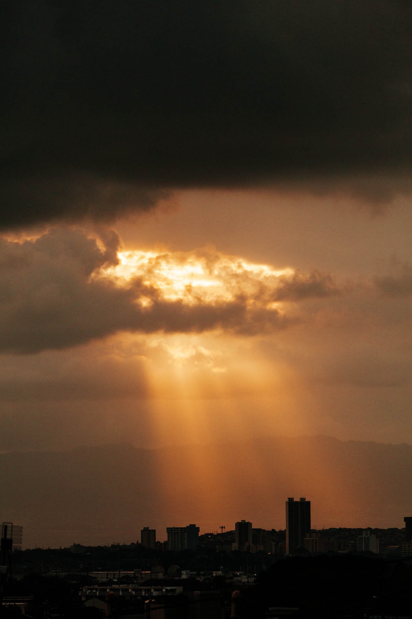 Sunrays beaming down