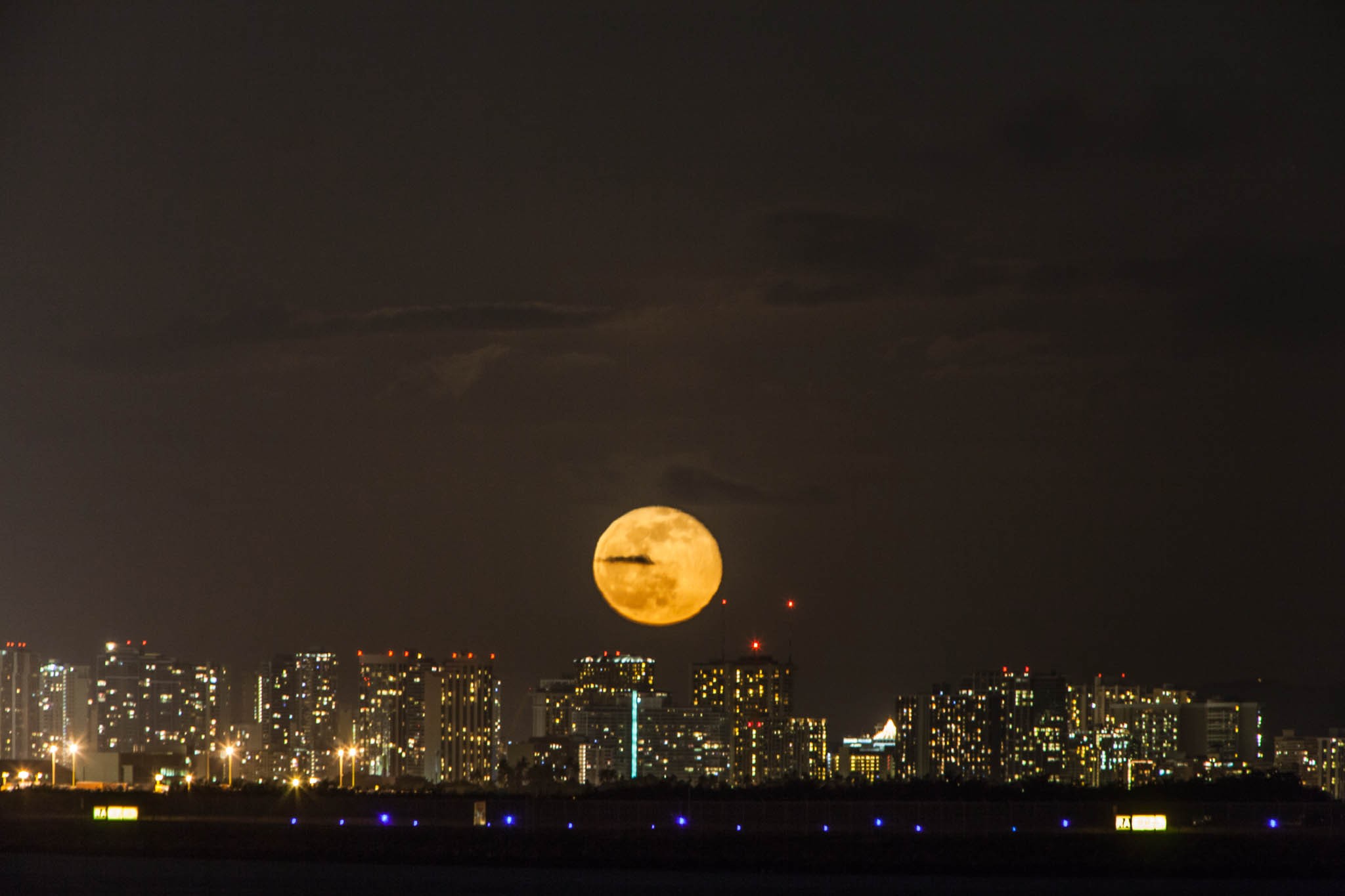 Honey moon rising over Waikiki